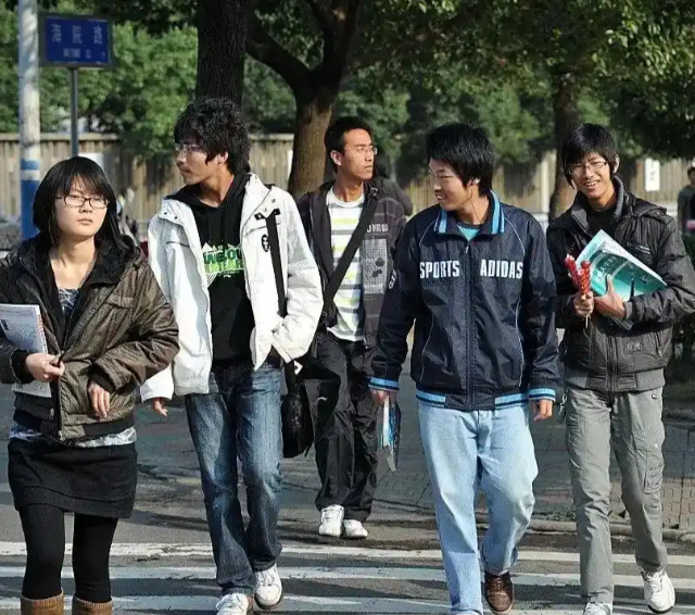 为孩子的健康发展构建一个有益的场域活跃的文明浸润孩子的心田